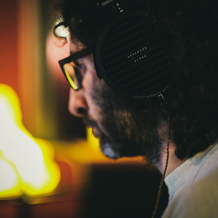 アルファ|平面磁気ヘッドフォン – ADV.